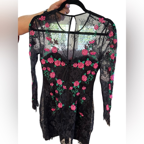 Bebe Pencil Lace Dress Embroidered Size 4 Black Flowers Nightout Party - Picture 4 of 10